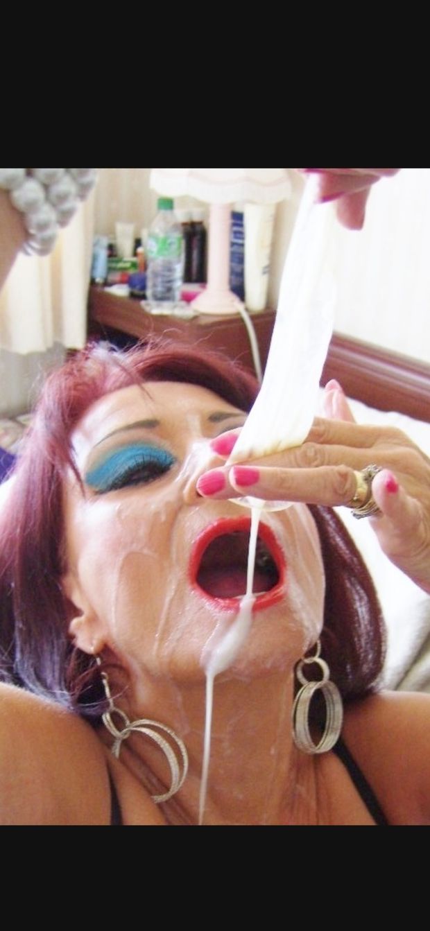 BEAUTIFUL EVELYN LOVES SUCKING THE CUM OUT OF RUBBERS!