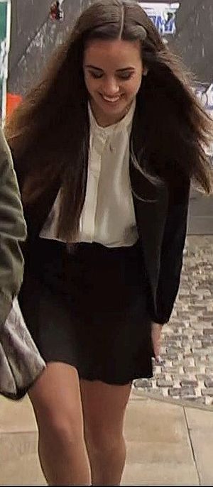 BUSINESS BABE SUIT IN SEXY LEGS PIC #4!
