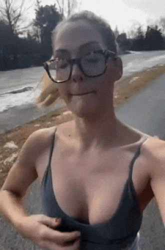 Savvy Suxx public flashing
