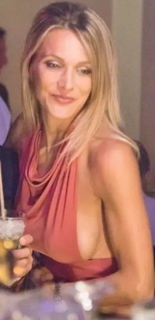 Side boob