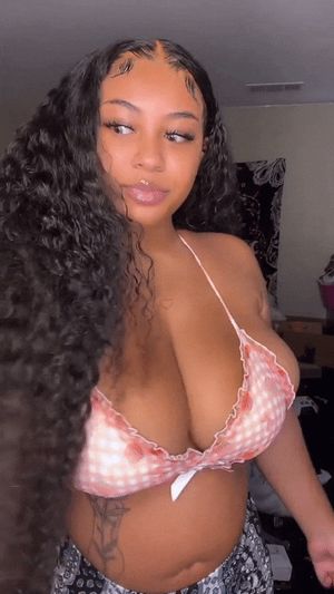 Jasmyn Aaliyah/Babyyfaceejas changing her bikini top