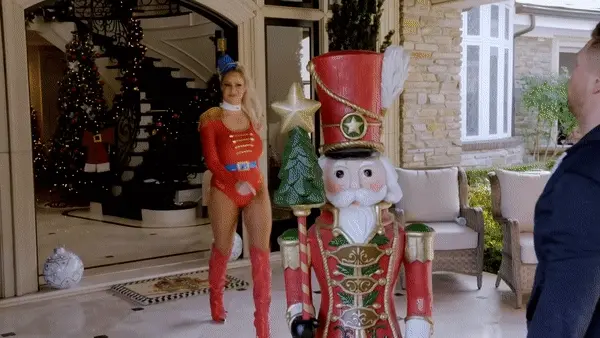 Gif - Maryse - hot Christmas outfit!