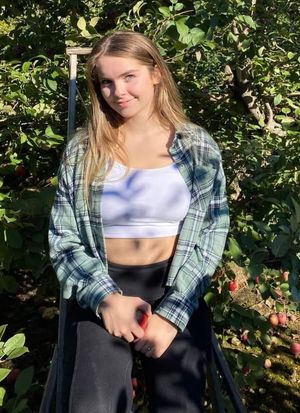 Bella white tube top apples