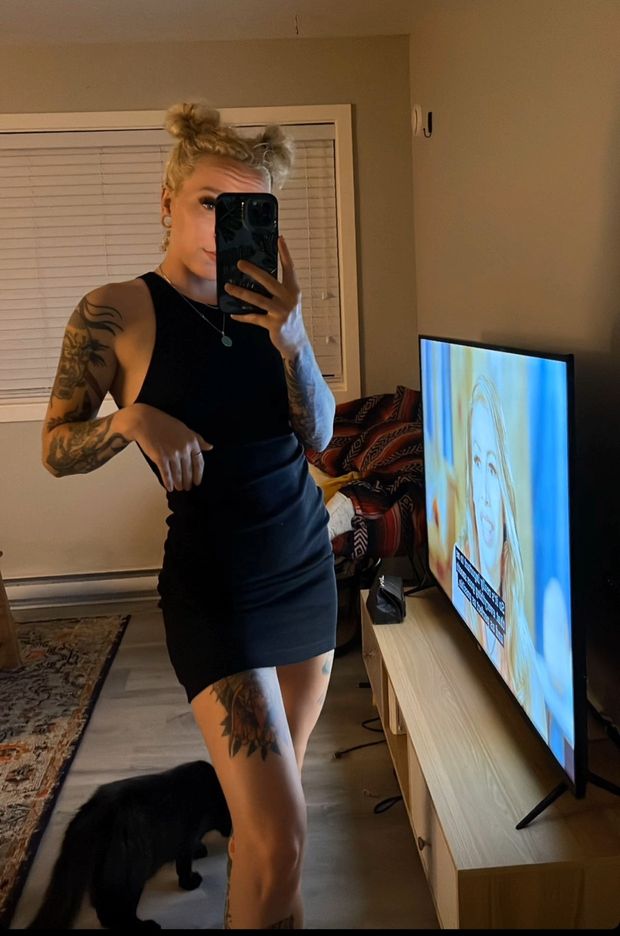 So sexy. Loves to get bent over a d fucked hard.