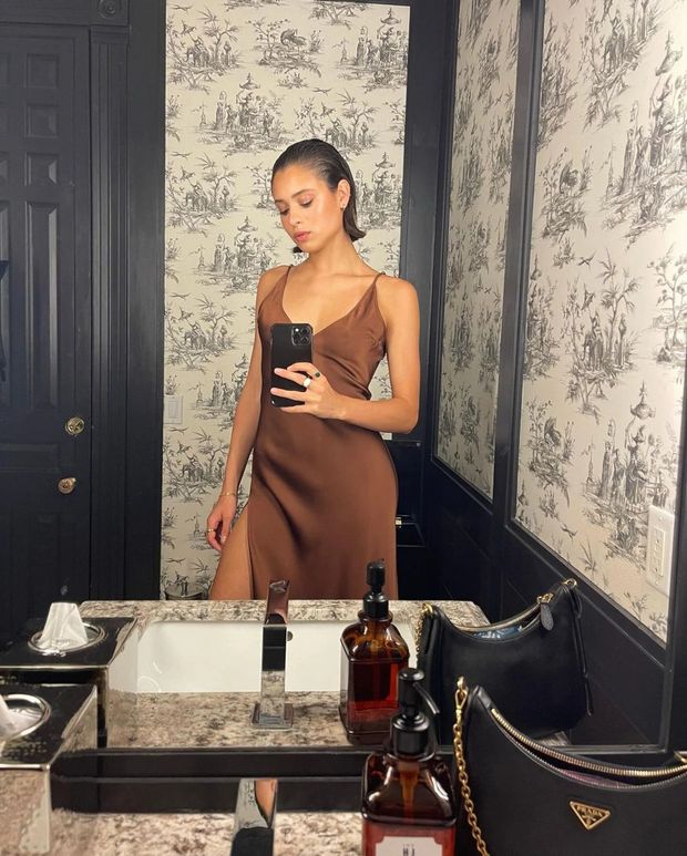 Daniela Melchior Legwork Selfie