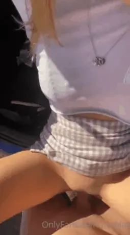 Pounding teen hottie in the back of the car