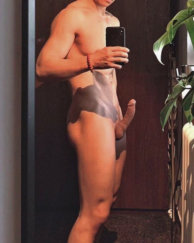 Full body selfie