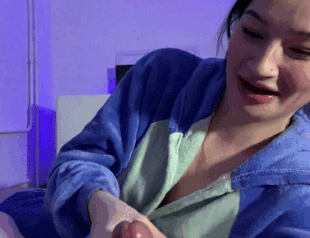 Cosplaying girlfriend loves to please