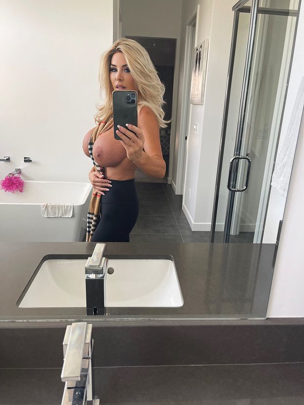 Sexy Wifey Tits