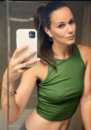 Quebec's T.V/Radio host, Monic Neron, take a "pokies-selfie".. Hard Nips so sexy