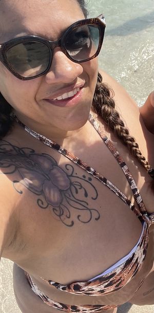 Thick Latina sends selfie in thong at the beach