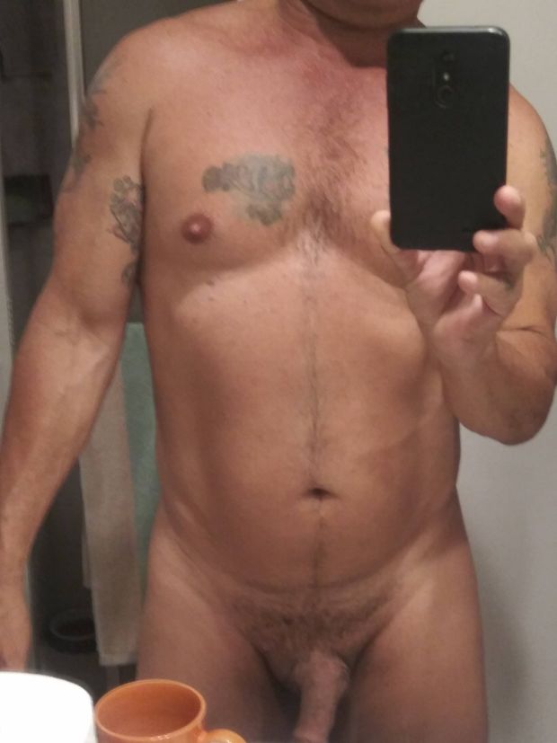 Selfy nude guy