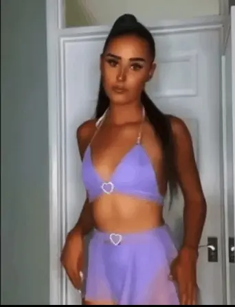 Sexy brunette babe