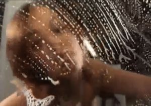 Chavon Taylor uses her wet tits