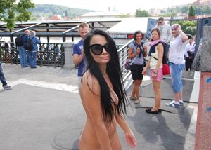 Loretta - public nude