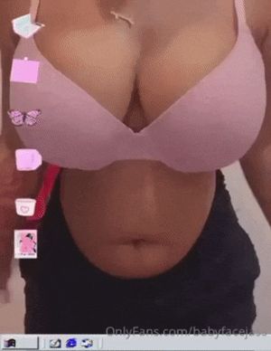 Babyyfaceejas doing Jumping Jacks in her bra