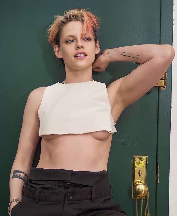 Kristen Stewart not legs, but damn!