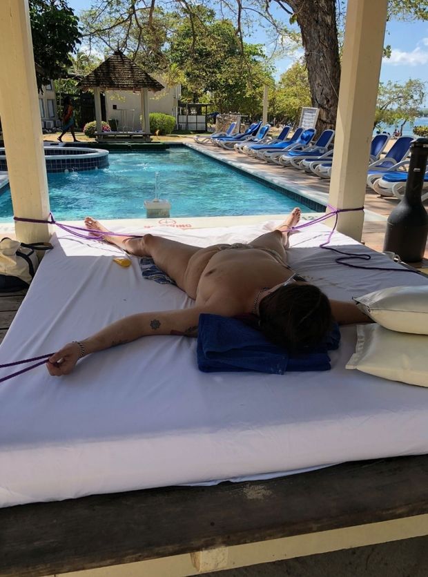 Hedo public bondage