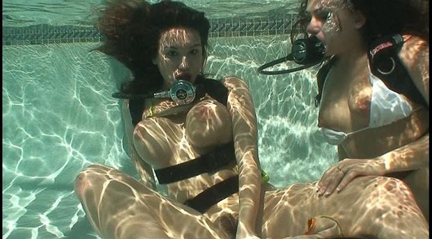 Scuba lesbians being naugthy underwater