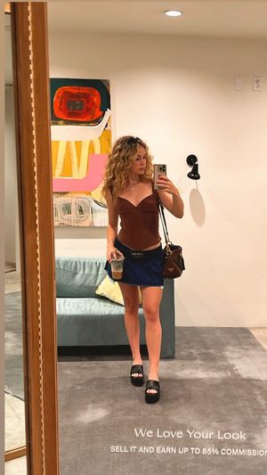 Brec Bassinger taking her selfie pic for her loyal fans on Twitter & then heading out on the town pic!