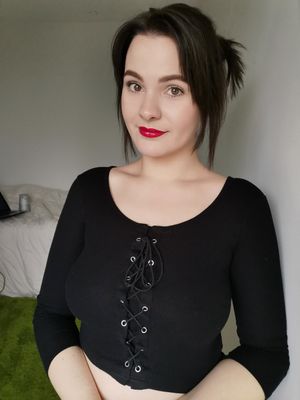 To see more, check out her OF (Forest_Green91)