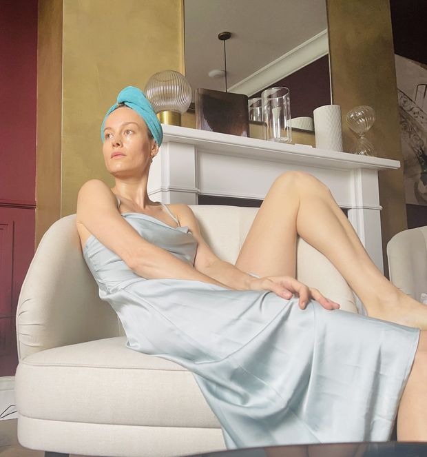 Sexy Brie Larson Chair 2