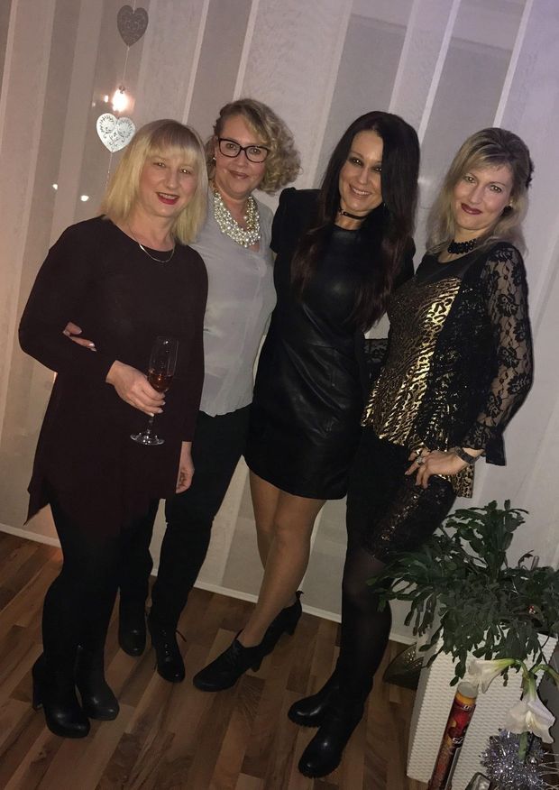 Mature ladies out looking for cock tonight