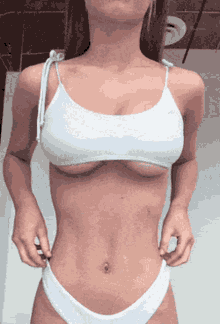 Bikini model boutine la
