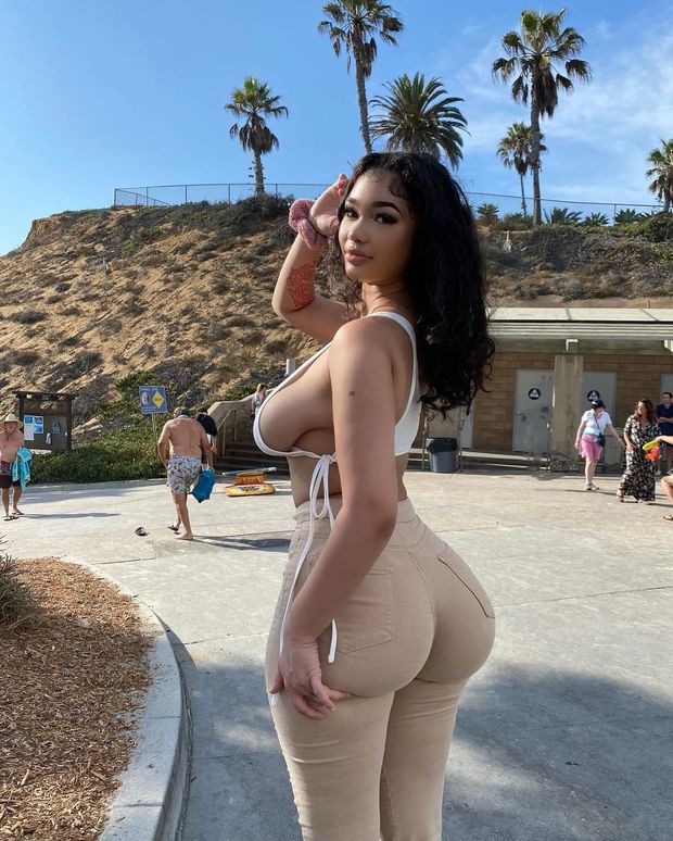 Lexie delicious ass in tight pants and big boobs