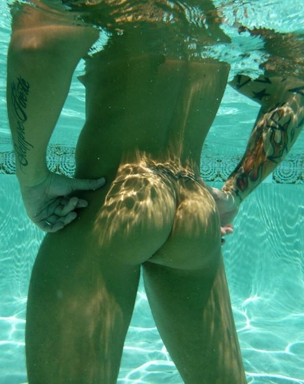 Gorgeous ass in the pool
