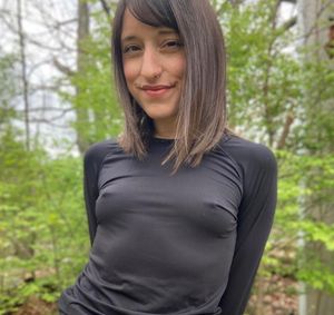 Very certain no bra here.