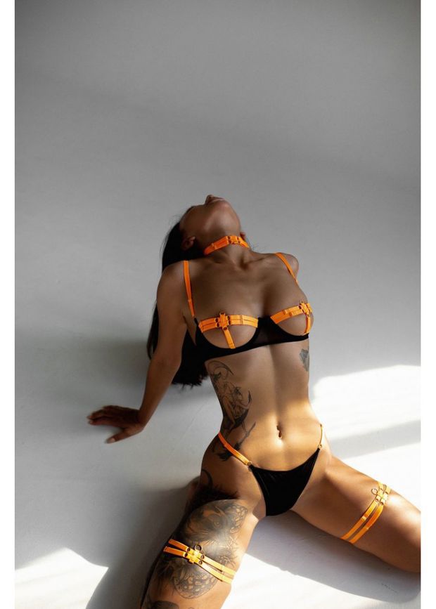 Sexy tanned babe in lingerie