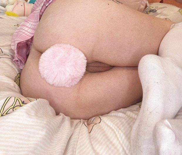 Fluffy buttplug and pussy