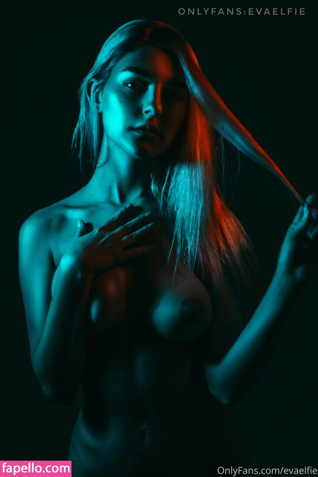 Eva elfie