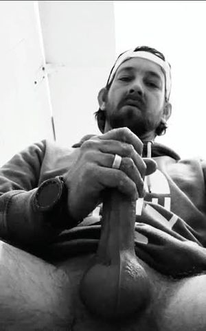 Always ready to blow a huge load of cum in Fort Smith, Arkansas, gay daddy of 37 yo