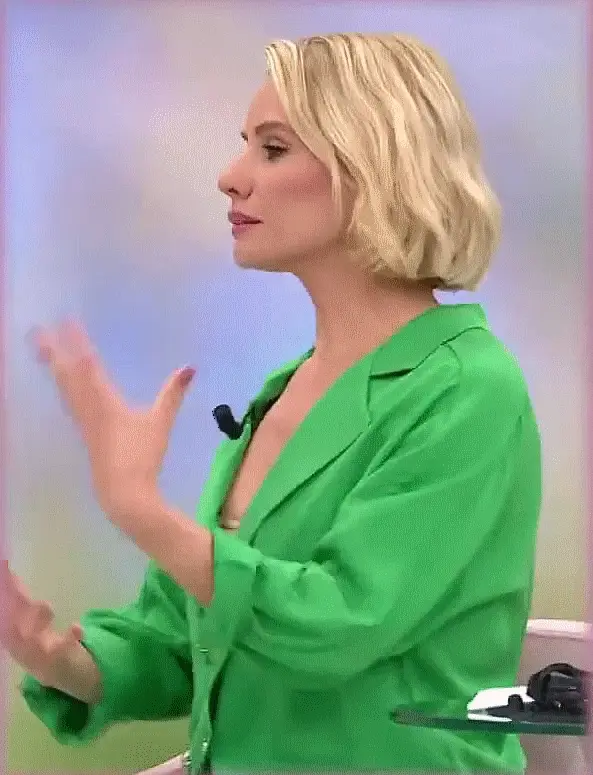Turkish Esra Erol Nipp