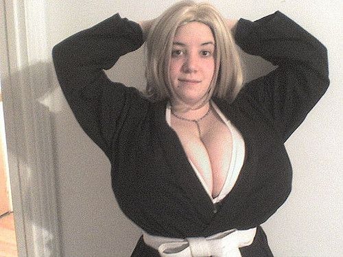blonde macromastia