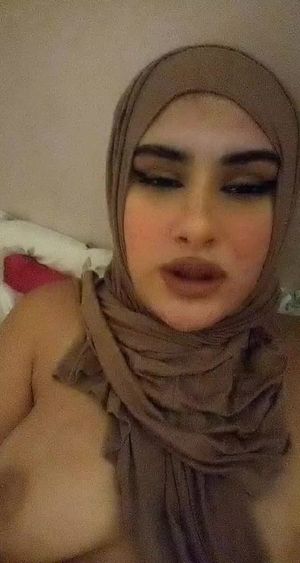 Arab boobs