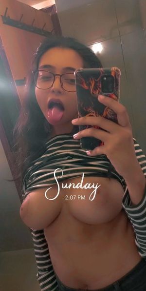 Slut shows off massive tits