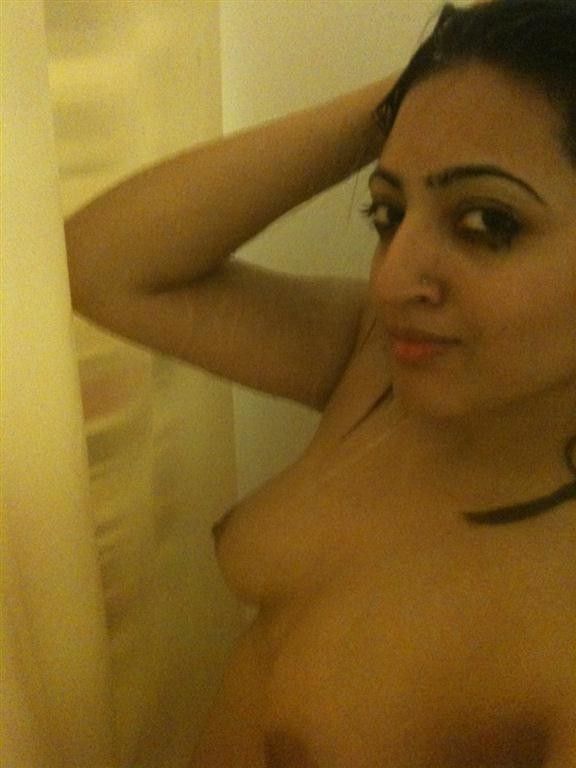 Desi selfie in the bath