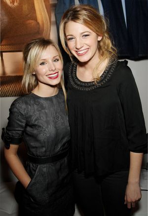 Kristen Bell & Blake Lively in 2009