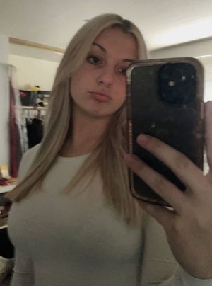 Sexy Keyra selfie white sweater