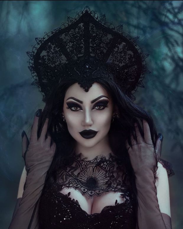 Dani Divine - vampire queen
