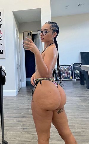 Look at all that ass my goodness!!