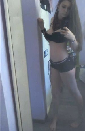 Cette emilie a un corps fait pour le porno!!!