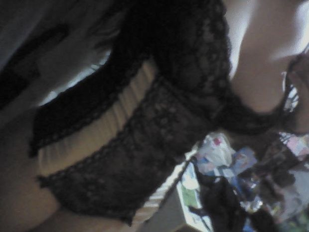 Cette emilie a un corps fait pour le porno!26