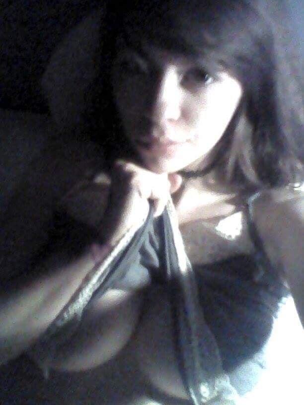 Cette emilie a un corps fait pour le porno!27