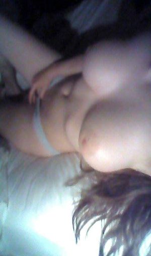 Cette emilie a un corps fait pour le porno!30