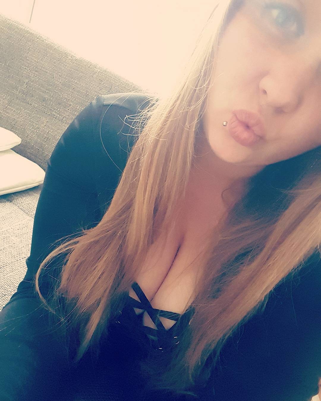 Roxana likes to suck big cocks