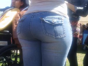 CANDID ASS IN JEANS